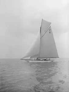 The Solent Prints: The 10 Metre class Eleda (F6) sailing close-hauled, 1913. Creator: Kirk & Sons of Cowes