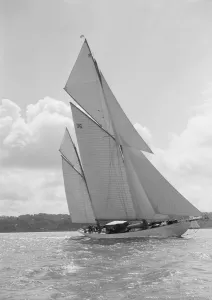 Close Hauled Prints: The 105 ft ketch Thendara sailing upwind. 1939. Creator: Kirk & Sons of Cowes