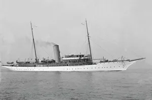 Kirk Sons Of Cowes Gallery: The 142 ton steam yacht Sapphire under way, 1920. Creator: Kirk & Sons of Cowes