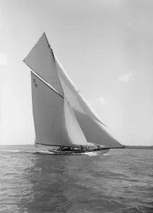 Close Hauled Prints: The 15 Metre class sailing yacht Tuiga, 1911. Creator: Kirk & Sons of Cowes