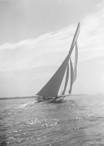 15 Metre Prints: The 15 Metre cutter Paula II, 1911. Creator: Kirk & Sons of Cowes