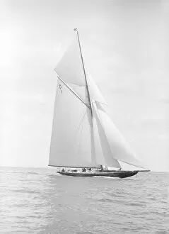 Charles Ernest Collection: The 15 Metre Pamela sailing close-hauled, 1913. Creator: Kirk & Sons of Cowes