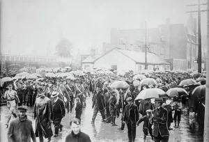 17th Reg't [i.e. Regiment] leaving Toronto, between c1914 and c1915. Creator: Bain News Service