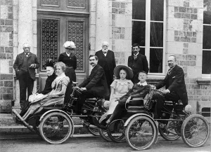 Ac Cars Ltd Gallery: 1901 De Dion Bouton Quadricycles. Creator: Unknown