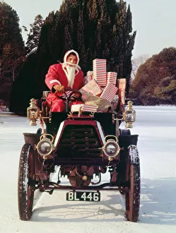 Santa Gallery: 1901 Durkopp with Santa Claus delivering Christmas gifts. Creator: Unknown