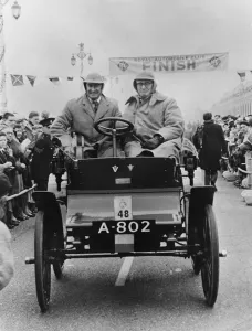 Veteran Gallery: 1902 Albion dog - cart on 1955 London to Brighton run, Ken Wharton. Creator: Unknown