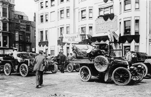 Brighton Prints: A 1903 Renault 10hp outside the Old Ship Hotel, Brighton, East Sussex, c1903