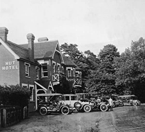 1911 Hut Hotel at Wisley in Srrey on the A3 road. Creator: Unknown