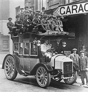 Street Scene Collection: 1913 Thames coach. Creator: Unknown