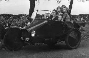 Three Wheeler Prints: 1924 Scott Sociable. Creator: Unknown