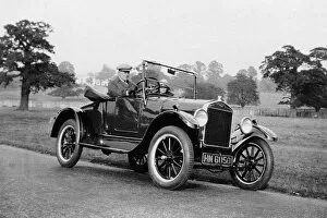 1927 Gallery: 1927 Ford Model T 2 seater. Creator: Unknown