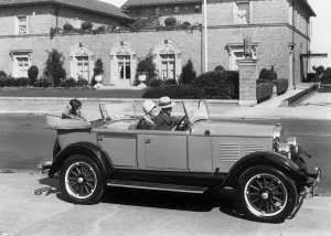 Motorist Prints: 1928 Chandler 6 cylinder. Creator: Unknown