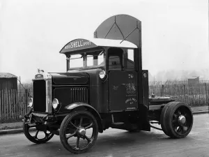 Tractor Prints: 1928 Scammell tractor for Shell. Creator: Unknown