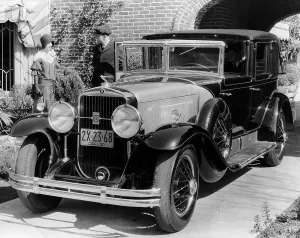 Chauffeur Prints: 1930 Cadillac V8 Formal Town Car, (c1930?)