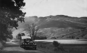 1930 Gallery: 1930 Morris Oxford Six with Winchester Streamline caravan. Creator: Unknown