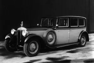 1932 Daimler 25hp with Le Coq Lalique mascot. Creator: Unknown 1932 Daimler 25hp with Le Coq Lalique mascot. Creator: Unknown