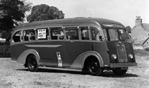 Vulcan Gallery: 1949 Vulcan 6PF Longwell Green bus. Creator: Unknown