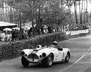 Classic Gallery: 1953 Cunningham 5.4 at Le Mans driven by Cunningham / Spear. Creator: Unknown
