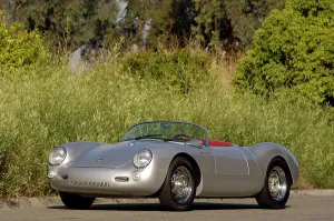 Replica Prints: 1956 Porsche Spyder - James Dean replica. Artist: Simon Clay