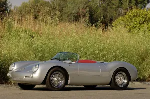 Replica Prints: 1956 Porsche Spyder - James Dean replica. Artist: Simon Clay