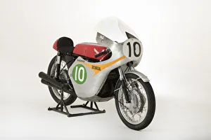 Motorcycle Prints: 1961 Honda RC162, Mike Hailwood. Creator: Unknown