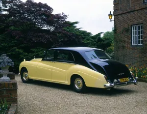 Lady Elizabeth Bowes Lyon Collection: 1963 Rolls - Royce Phantom V, ex Queen Mother. Creator: Unknown