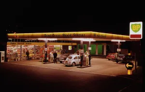Garage Prints: 1970's BP petrol station Forecourt