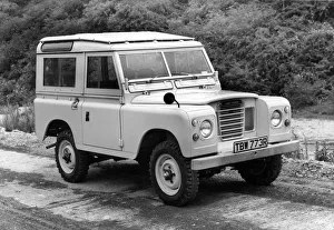 Off Road Prints: 1976 Land Rover 88 Series 3. Creator: Unknown