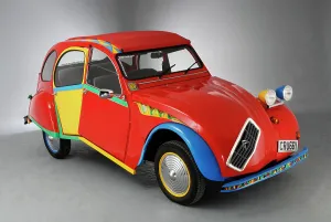 Bizarre Prints: 1983 Picasso's Citroen custom, based on Citroen 2CV