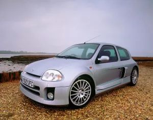 2001 Prints: 2001 Renault Clio Sport V6