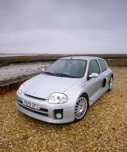 Skirts Prints: 2001 Renault Clio Sport V6