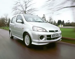 2002 Daihatsu YRV
