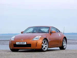 2 Seats Prints: 2004 Nissan 350Z