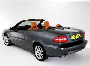 Red Leather Prints: 2004 Volvo C70