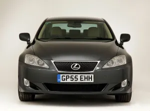 2005 Lexus IS 220d