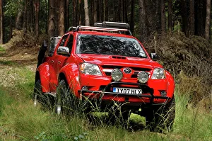 Invincible Prints: 2007 Toyota HiLux Arctic Explorer
