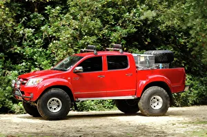 Invincible Prints: 2007 Toyota HiLux Arctic Explorer