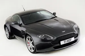 Supercar Prints: 2011 Aston Martin V8 Vantage