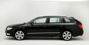 Skoda Prints: 2011 Skoda Superb Tsi