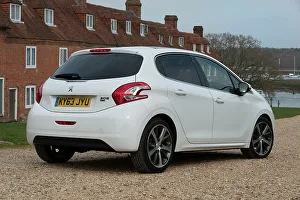 2014 Prints: 2014 Peugeot 208 Hdi