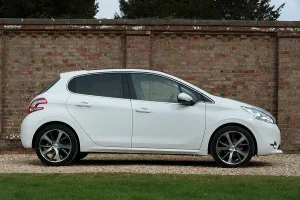 2014 Prints: 2014 Peugeot 208 Hdi