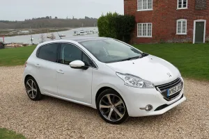 Peugeot Prints: 2014 Peugeot 208 Hdi