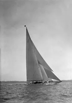 The 205 ton J-class yacht Velsheda sailing close hauled, 1935