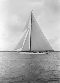 Adam Mortimer Singer Gallery: The 23-metre cutter Astra sailing close-hauled. Creator: Kirk & Sons of Cowes