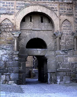 Images Dated 17th July 2012: 2686600