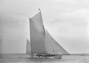 Yacht Club Prints: The 30 ton yawl Palmosa under sail, 1911. Creator: Kirk & Sons of Cowes