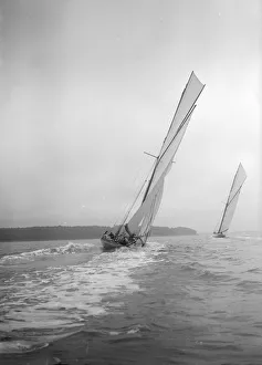 The 40-rater cutter Carina leaves wake, 1911. Creator: Kirk & Sons of Cowes The 40-rater cutter Carina leaves wake, 1911. Creator: Kirk & Sons of Cowes