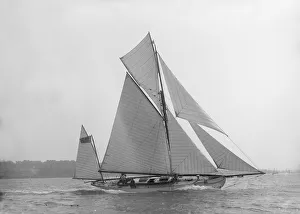 Frederick Prints: The 46 ft yawl Chinkara under sail, 1913. Creator: Kirk & Sons of Cowes