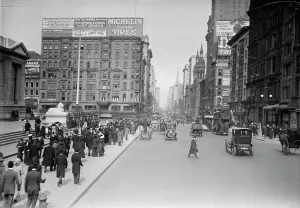 Nypl Prints: 5th Ave. at 42d [i.e. 42nd] St. 1913. Creator: Bain News Service