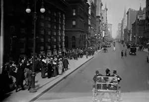 Fifth Avenue Prints: 5th Ave. above 42d [i.e. 42nd] St. Sunday, 3/23/13, 1913. Creator: Bain News Service